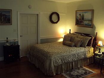 Hertzog Homestead 2*